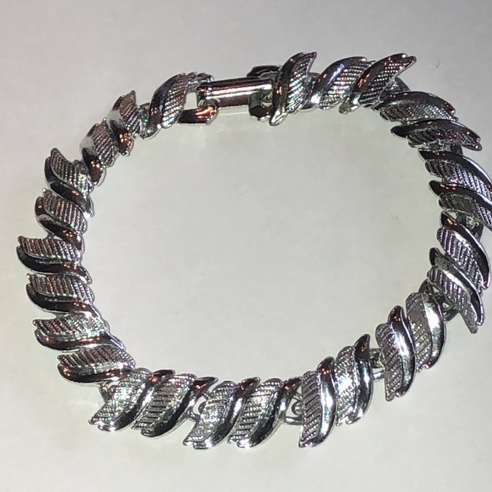 Silver Tone Vintage Chain Link Bracelet - Picture 4 of 5
